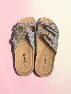 Nwot 8.5 Forever  Iridescent Jeweled Slide Sandals in Silver Bling